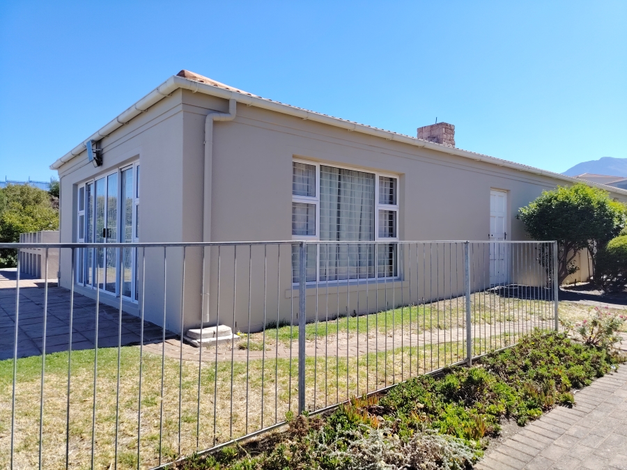 To Let 2 Bedroom Property for Rent in Sir Lowrys Pass Village Western Cape